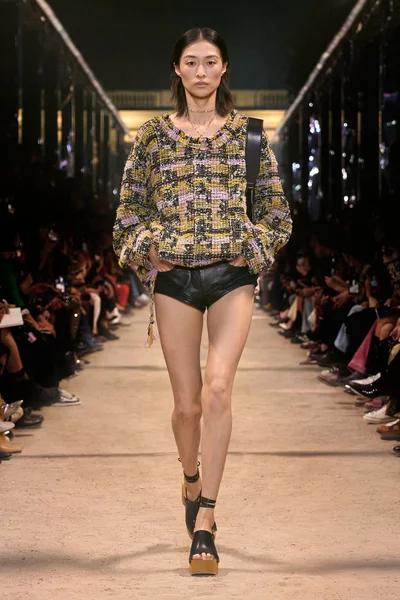 Look 28
